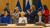 Ursula von der Leyen (M.)konnte ihr Personaltableau nicht vorlegen. Ursprünglich sollte auf der Sitzung des Kollegiums der Kommissare am Sitz der Europäischen Kommission am Mittwoch die Zusammensetzung der neuen Europäischen Kommission bekannt g... Ursula von der Leyen (M.)konnte ihr Personaltableau nicht vorlegen. Ursprünglich sollte auf der Sitzung des Kollegiums der Kommissare am Sitz der Europäischen Kommission am Mittwoch die Zusammensetzung der neuen Europäischen Kommission bekannt g...