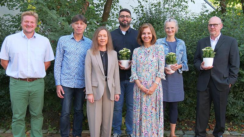 Von links: Max Lachner, 1. Personalratsvorsitzender für den Landkeis Coburg, Sven Völker, 1. Personalratsvorsitzender für die Stadt Coburg, Gisela Rohde, Schulamtsdirektorin, Taner Binbir, Migrationsbeauftragter, Dr. Karina Kräußlein-Leib, Schul... Von links: Max Lachner, 1. Personalratsvorsitzender für den Landkeis Coburg, Sven Völker, 1. Personalratsvorsitzender für die Stadt Coburg, Gisela Rohde, Schulamtsdirektorin, Taner Binbir, Migrationsbeauftragter, Dr. Karina Kräußlein-Leib, Schul...