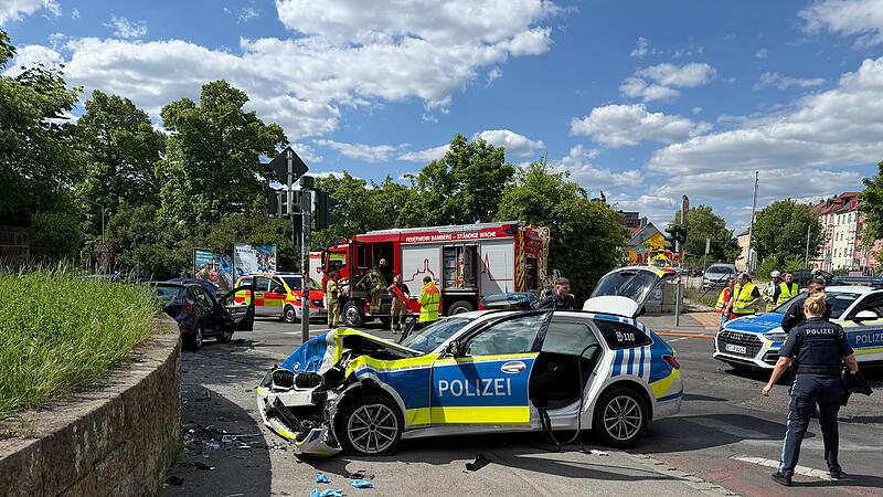 Unfall mit Polizeiauto in Bamberg: Beamter verletzt