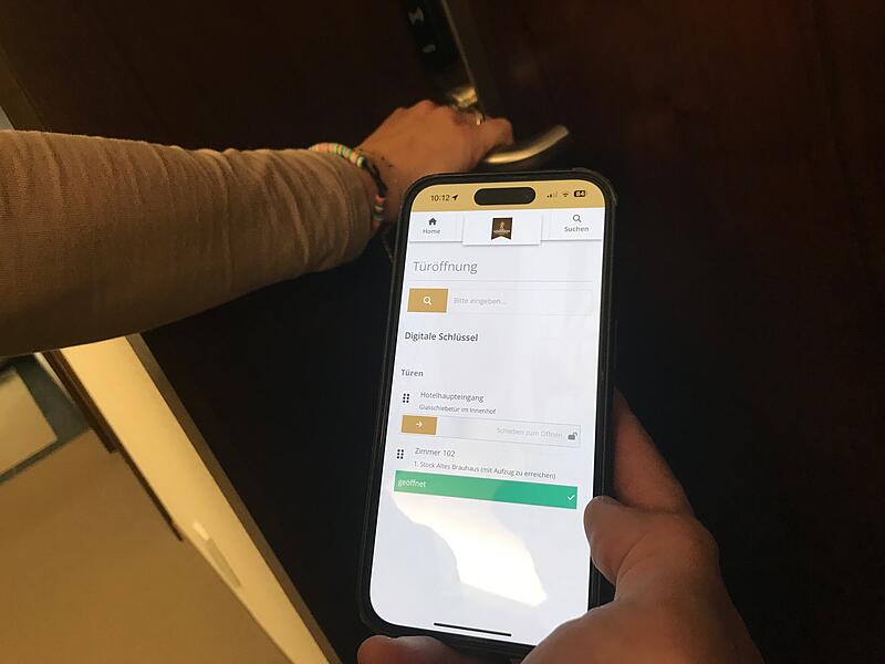 Im L&ouml;wenbr&auml;u-Hotel in Neuhaus k&ouml;nnen die Hotelzimmer via Handy aufgesperrt werden.