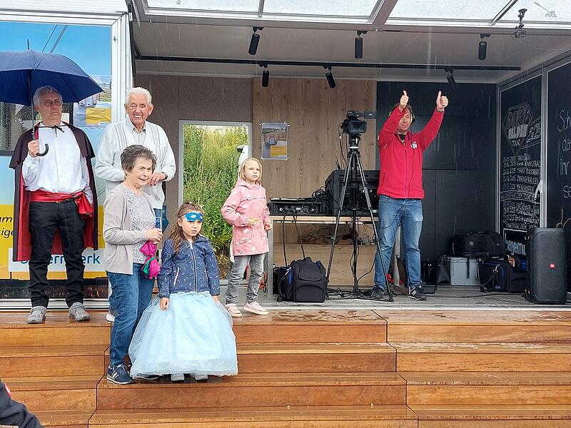 Die Dorfhelden aus Steinbach am Wald.Steinbach am Wald rockt die Wette der Dorfhelden-Tour 2025.