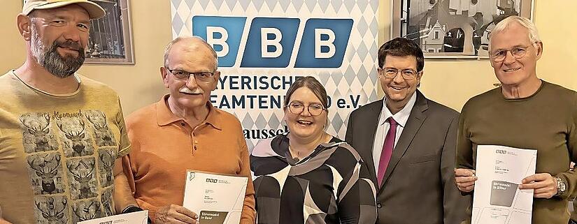 Geehrt wurden (von links): Matthias Langhojer (25 Jahre), Rudi Eck (40 Jahre), Ortsvorsitzende Susanne Schweda, BBB-Kreisausschussvorsitzender Alexander Wilhelm und Günther Haderlein (25 Jahre).