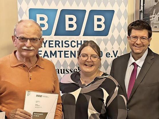 Geehrt wurden (von links): Matthias Langhojer (25 Jahre), Rudi Eck (40 Jahre), Ortsvorsitzende Susanne Schweda, BBB-Kreisausschussvorsitzender Alexander Wilhelm und Günther Haderlein (25 Jahre).