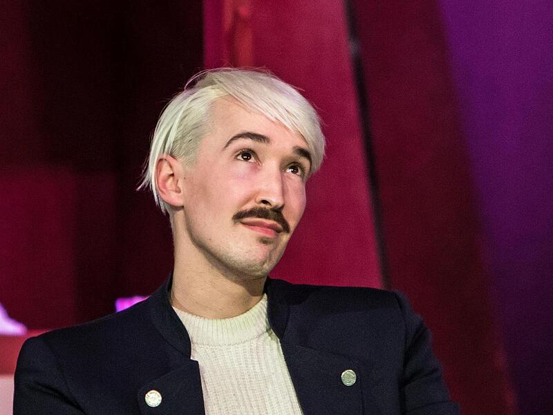 Neil Barry Moss ist seit der Spielzeit 2024/2025 Intendant des Coburger Landestheaters. Jetzt steht er vor einem Wechsel nach M&uuml;nster.