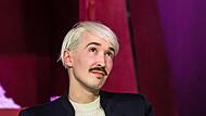 In Rekordzeit hatte es Neil Barry Moss bis an die Spitze des Landestheaters Coburg geschafft. Doch bereits zwei Jahre nach seiner Ernennung zum Intendanten ist er diesen Posten jetzt auch schon wieder los.