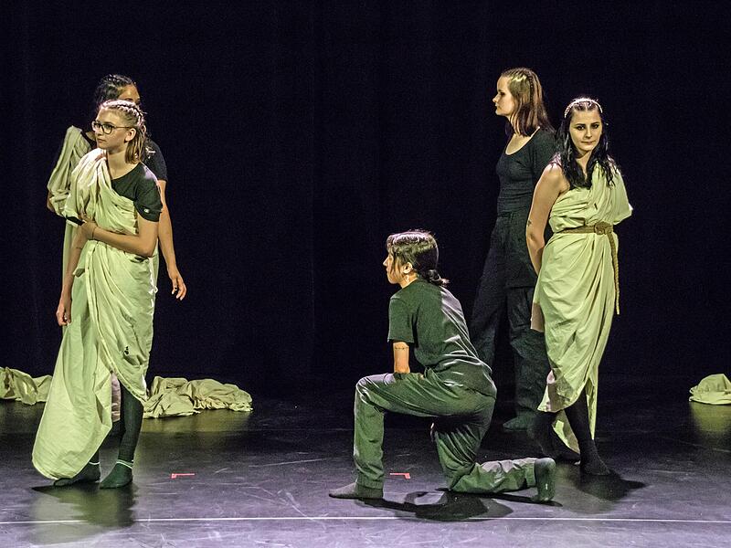 Die Theater AG der Regiomontanus-Schule Coburg zeigte ihre Version der Komödie „Lysistrate“ nach Aristophanes.