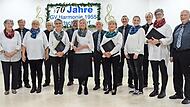 Der Gesangverein „Harmonie“ Förtschendorf beim Jubiläumsfest zum 70-jährigen Bestehen. Der 88-jährige Ehrendirigent, Reinhard Wenig, dirigierte den Gemeinschaftschor zu „Viva la musica“.
