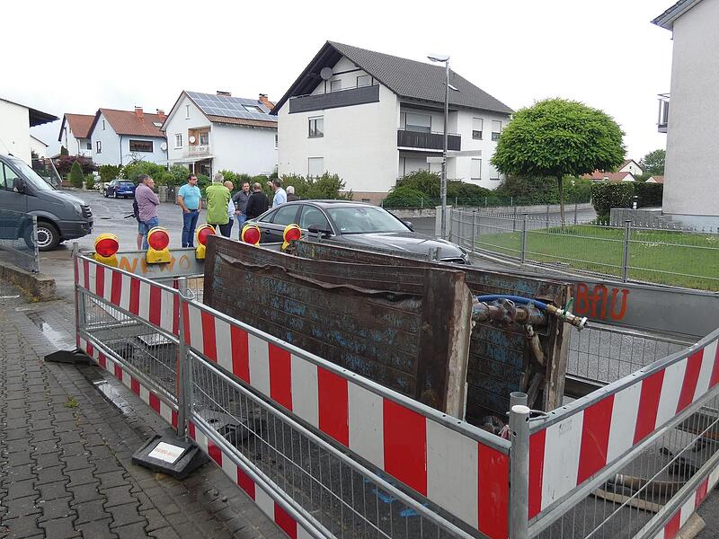 In Wonfurt stehen wieder Kanalsanierungen an. Unser Foto zeigt den Gemeinderat bei der Besichtigung einer ähnlichen Baustelle im Jahr 2020.