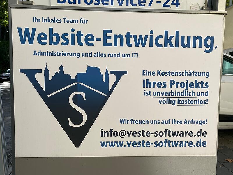 Auch dieser Software-Anbieter in Coburg hat sich f&uuml;r die doppelte Veste entschieden. Sie taucht sowohl im Namen als auch im Logo auf. &Uuml;brigens: Ob diese Firma f&uuml;rs Speichern von Daten eine Vesteplatte statt einer Festplatte verwendet, ist nicht bekannt.
