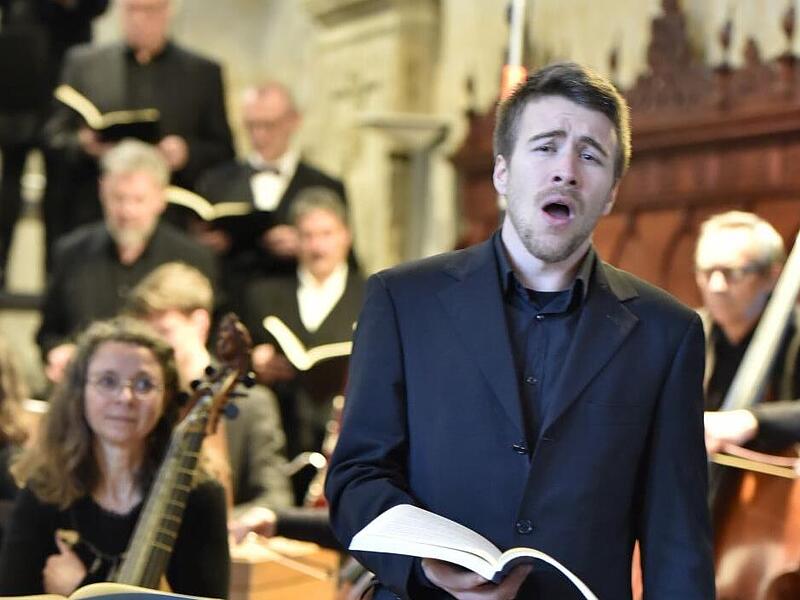 Tenor Oliver Kringel führte als Evangelist durch das Geschehen der Passionsaufführung.