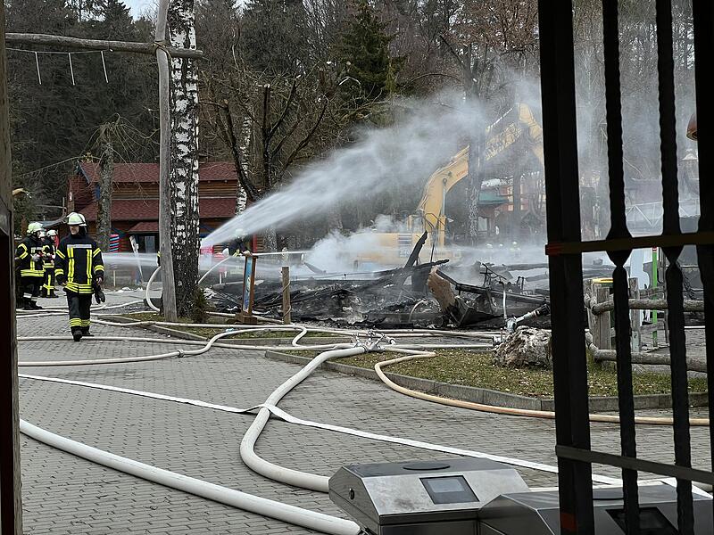 Feuer im Freizeitland GeiselwindFeuer im Freizeitland Geiselwind Feuer im Freizeitland GeiselwindFeuer im Freizeitland Geiselwind