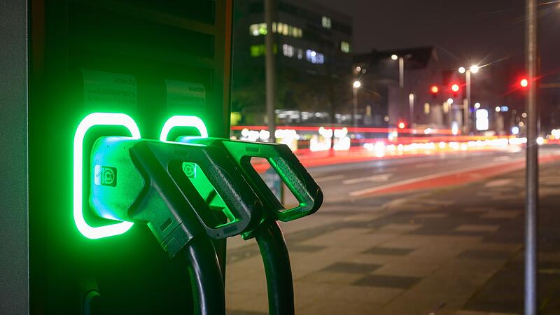 Schnellladesäulen für E-Autos Schnellladesäulen für E-Autos