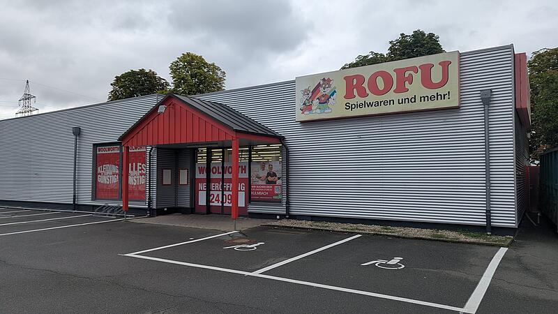 Woolwoth zieht um Woolworth zieht um und zieht in die Albert-Ruckdeschel-Straße in die Räume von Rofu um.