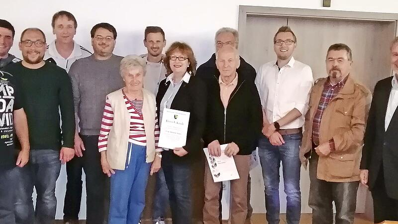 Die geehrten Jubilare und die neue Vorstandschaft des Sportvereins Steinwiesen