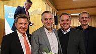 Ein Bild, das Bände spricht: Der noch amtierende Landrat Klaus Peter Söllner tritt von der politischen Bühne ab, Oliver Hempfling freut sich mit dem FW-Landtagsabgeordneten Rainer Ludwig und mit Alexander Battistella, der lange Zeit ebenfalls seinen Hut in den Ring werfen wollte, und mit dem Oberbürgermeisterkandidaten der WGK für Kulmbach – Ralf Hartnack - über die offizielle Nominierung. Die Freien Wähler beanspruchen die Chefsessel im Landkreis und in der Stadt für sich.