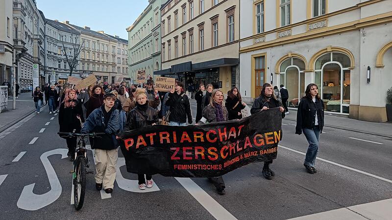 Sie setzen sich am 25. November lautstark gegen Gewalt an FLINTA*s ein: das Feministische B&uuml;ndnis 8. M&auml;rz Bamberg.