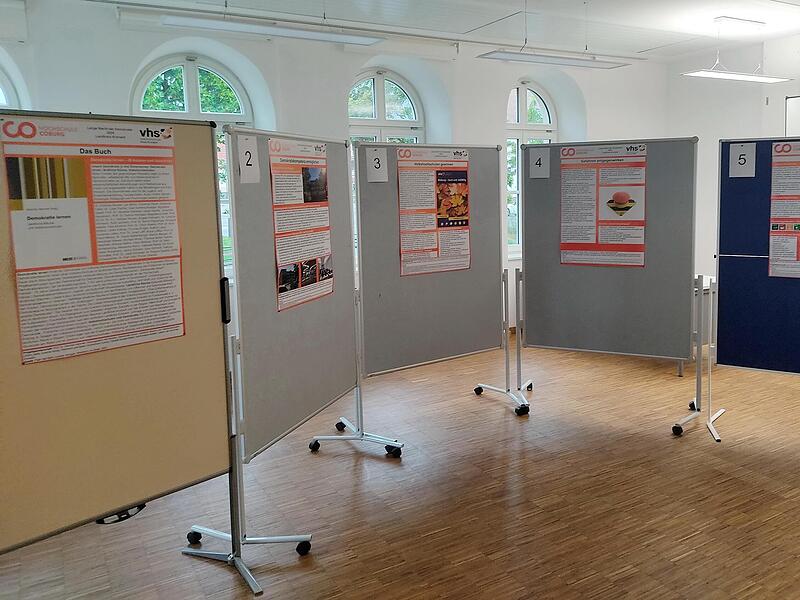 Posterpräsentation zum Buch „Demokratie lernen. Ländliche Räume und Volkshochschulen"