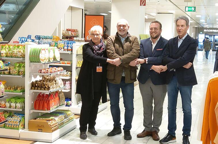 Michael Stoschek besucht überraschend den Kaufhof in Coburg