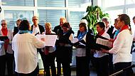 Statt Instrumentenklängen begleitete der Fuchsstädter Gesangverein unter Leitung von Birgit Schultz den Neujahrsempfang mit gesungenen Darbietungen.