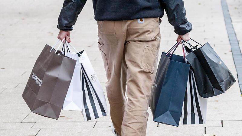 Volle Einkaufstaschen, weil Geld dafür da ist: Die Kaufkraft hat heuer in Mainfranken zugenommen. Doch es gibt auch weniger gute Nachrichten. Volle Einkaufstaschen, weil Geld dafür da ist: Die Kaufkraft hat heuer in Mainfranken zugenommen. Doch es gibt auch weniger gute Nachrichten.