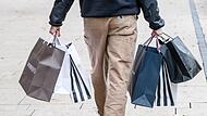Volle Einkaufstaschen, weil Geld dafür da ist: Die Kaufkraft hat heuer in Mainfranken zugenommen. Doch es gibt auch weniger gute Nachrichten.