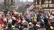 Baunach in der Hand der Narren: Der Faschingsumzug zog sich durch die Stadt.