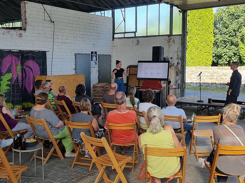 Das Treibhaus-Menü VI fand am Treibhaus selbst statt.Treibhaus-Menü VI Das Treibhaus-Menü VI fand am Treibhaus selbst statt.
