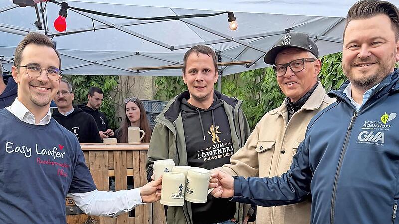 Ein Prost auf die Kerwa (v.l.): Erster B&uuml;rgermeister Nico Kauper, Braumeister Hans-G&uuml;nter Wirth, Zweiter B&uuml;rgermeister Ralf Olmesdahl und Dritter B&uuml;rgermeister Thomas Lay.