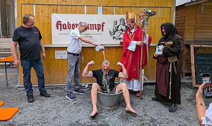 Brauertaufe bei Haberstumpf mit dem Bierschoff Brauertaufe bei Haberstumpf mit dem Bierschoff