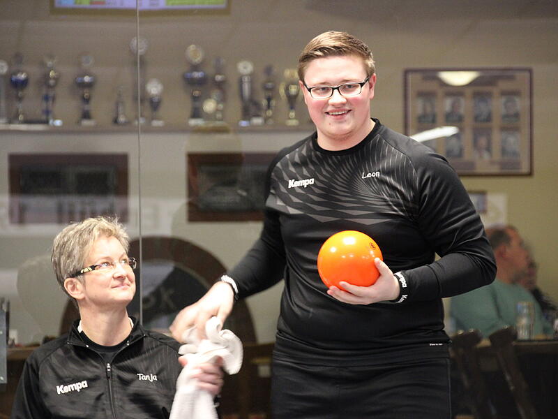 Derby in der Sportkegler-Bayernliga SKC Adler Eichenh&uuml;ll - Polizei-SV Bamberg