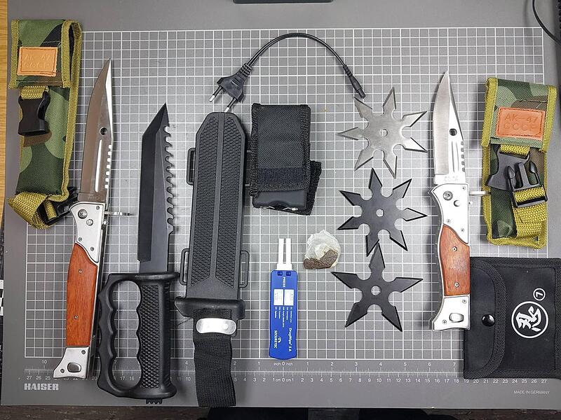 Jugendliche mit verbotenen Waffen erwischt