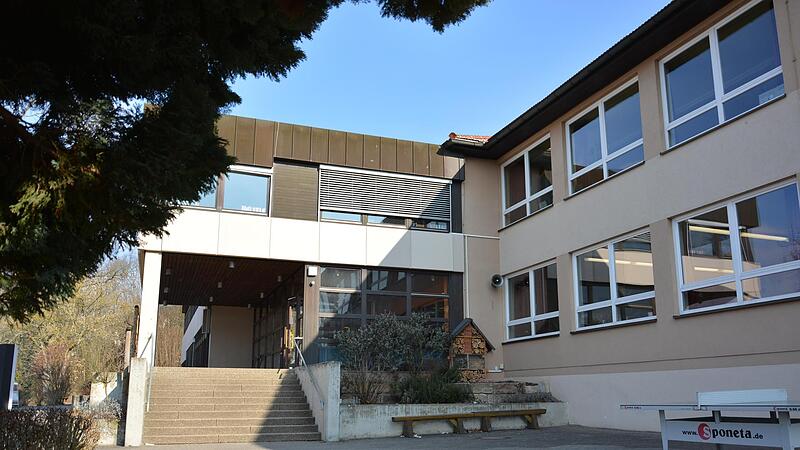Die Grund- und Mittelschule in Bad Bocklet soll neu gebaut werden. Die Grund- und Mittelschule in Bad Bocklet soll neu gebaut werden.