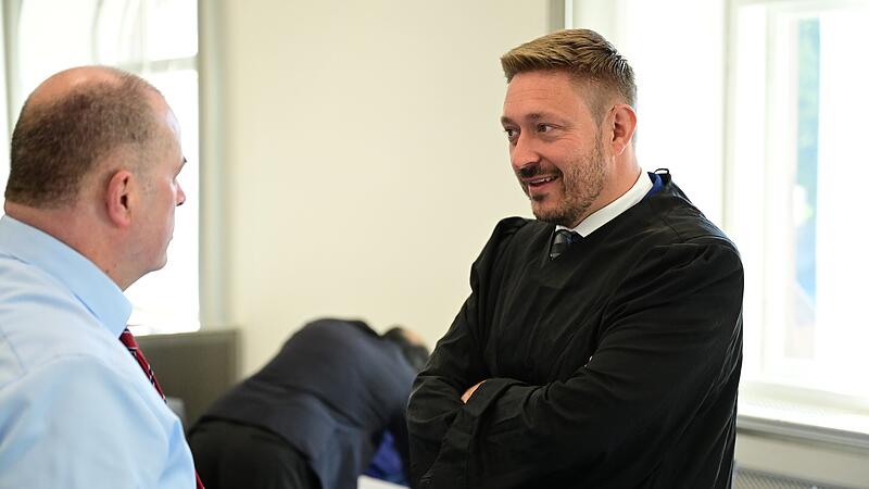 Landgericht Bamberg Mordversuch mit Messer in Oberhaid Opferanwalt Thomas Drehsen aus Bamberg und der Strafverteidiger Maximilian Glabasnia aus Bamberg