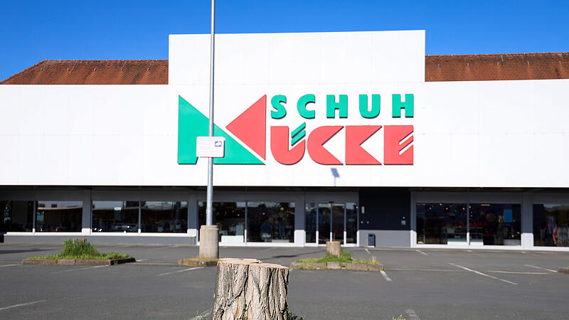 Vor dem Schuh Muecke in Forchheim sind einige B&auml;ume gef&auml;llt wordenForchheim & Fr&auml;nkische Schweiz