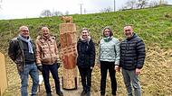 Neue Skulpturen aufgestellt (von links) Bernhard Gößmann-Schmitt (Vorsitzender Verein Erlebenskunst), Dr. Joachim Galuska, Johanna Barth, Annette Scheder und Bürgermeister Thomas Hack.