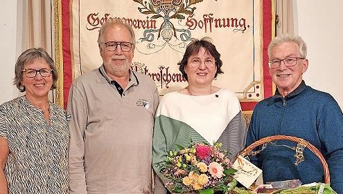 Das Bild zeigt Vorsitzende Lydia Oppelt, Bernd Bayer, Heike Schmitt sowie den zweiten Vorsitzenden Georg Schuler. Das Bild zeigt Vorsitzende Lydia Oppelt, Bernd Bayer, Heike Schmitt sowie den zweiten Vorsitzenden Georg Schuler.