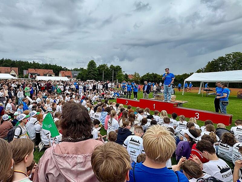 Was für eine Kulisse: Auf dem Gelände der TSH waren der Zieleinlauf, die Verpflegung und die Siegerehrung in Herzogenaurach. Was für eine Kulisse: Auf dem Gelände der TSH waren der Zieleinlauf, die Verpflegung und die Siegerehrung in Herzogenaurach.