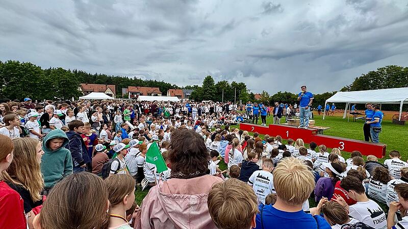 Was f&uuml;r eine Kulisse: Auf dem Gel&auml;nde der TSH waren der Zieleinlauf, die Verpflegung und die Siegerehrung in Herzogenaurach.