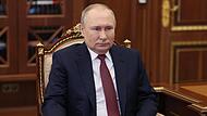 Der Gesundheitszustand von Russlands Präsident Wladimir Putin gibt Rätsel auf. Der Gesundheitszustand von Russlands Präsident Wladimir Putin gibt Rätsel auf.
