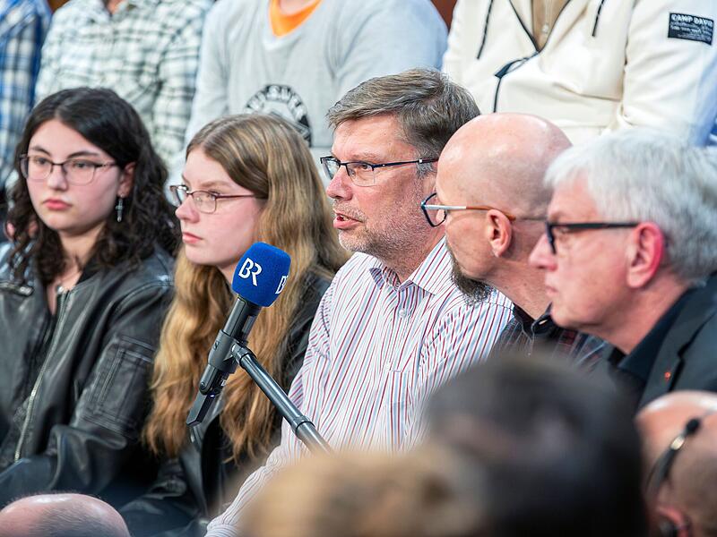 Dieter Manske arbeitet seit über 20 Jahren bei ZF in Schweinfurt. Jetzt hat er Angst um seinen Arbeitsplatz. Dieter Manske arbeitet seit über 20 Jahren bei ZF in Schweinfurt. Jetzt hat er Angst um seinen Arbeitsplatz.