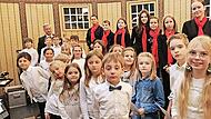 Das Konzert bietet ein weihnachtliches buntes Programm, gestaltet von der Staatsbad Philharmonie Kissingen, dem Kinder- und Jugendchor der Herz-Jesu-Kirche sowie Nachwuchstalenten der Musikschule Bad Kissingen. Das Konzert bietet ein weihnachtliches buntes Programm, gestaltet von der Staatsbad Philharmonie Kissingen, dem Kinder- und Jugendchor der Herz-Jesu-Kirche sowie Nachwuchstalenten der Musikschule Bad Kissingen.