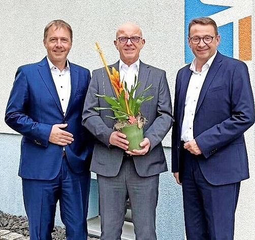 Von links: Vorstand Michael Hein, Jubilar Bernd Eußner und Vorstand Jürgen Wagenpfahl.