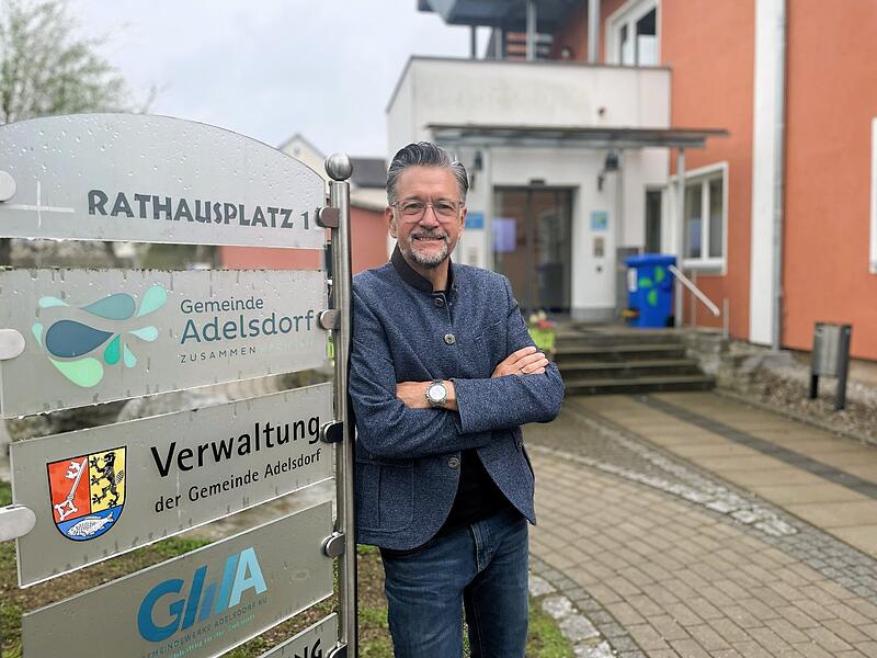 18 Jahre lang war er Rathauschef in Adelsdorf. Im Mai wird Karsten Fischkal (Freie W&auml;hler) die Amtsgesch&auml;fte an seinen Nachfolger &uuml;bergeben.