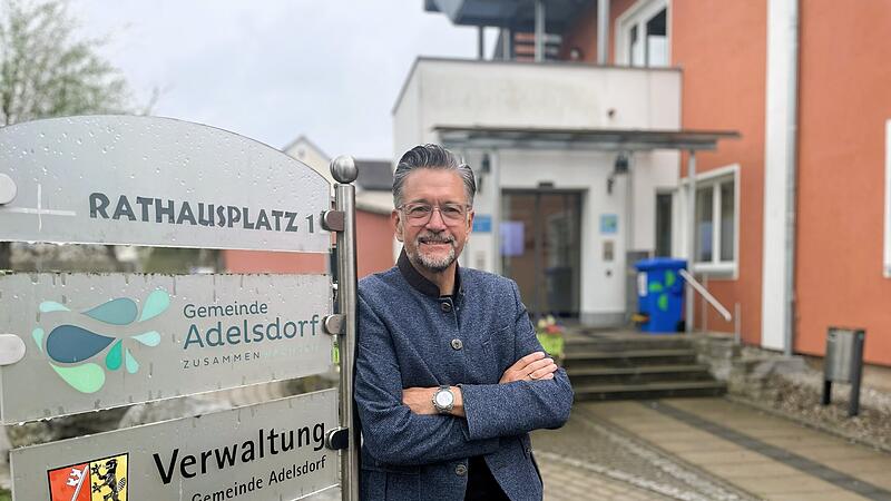 18 Jahre lang war er Rathauschef in Adelsdorf. Im Mai wird Karsten Fischkal (Freie W&auml;hler) die Amtsgesch&auml;fte an seinen Nachfolger &uuml;bergeben.