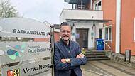 18 Jahre lang war er Rathauschef in Adelsdorf. Im Mai wird Karsten Fischkal (Freie W&auml;hler) die Amtsgesch&auml;fte an seinen Nachfolger &uuml;bergeben.