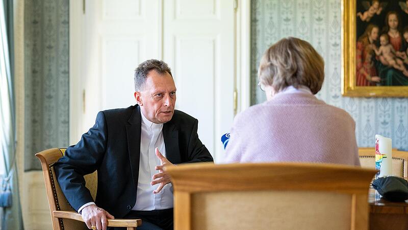 Erzbischof Herwig G&ouml;ssl &auml;u&szlig;ert sich ausf&uuml;hrlich zu den anstehenden Aufgaben in der Erzdi&ouml;zese, aber auch zu den zahlreichen Problemen, mit denen die katholische Kirche in Gegenwart und Zukunft konfrontiert ist.