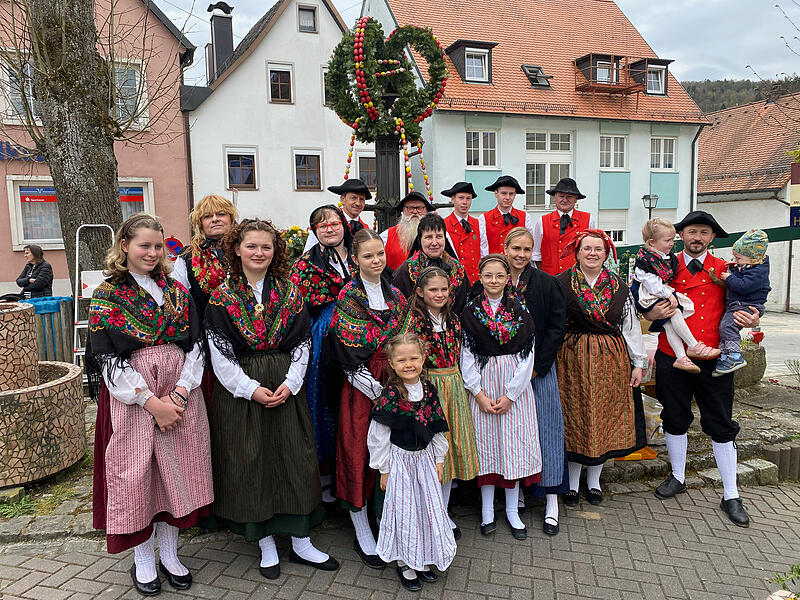 Ein besonderes Highlight in der Fr&auml;nkischen Schweiz ist das Schm&uuml;cken des Osterbrunnens in Muggendorf.
