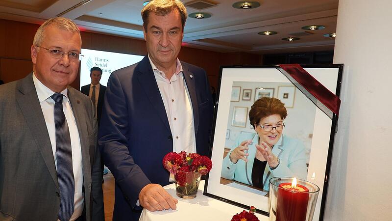 Vermissen Barbara Stamm und auch ihre sozialpolitische Strahlkraft: CSU-Chef Markus S&ouml;der und Markus Ferber, Vorsitzender der Hanns-Seidel-Stiftung bei einer Gedenkveranstaltung in M&uuml;nchen.
