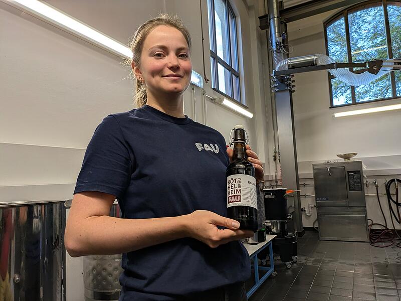 Luisa Kober gehört zum Brauteam der Röthelheimbräu. Quasi nebenbei forscht sie an den antibakteriellen Eigenschaften des Hopfens.