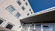 Einst Jugendheim, später Impfzentrum, künftig Wohnkomplex: Für den in die Jahre gekommenen Megabau in Forchheims Osten gibt es große Pläne.